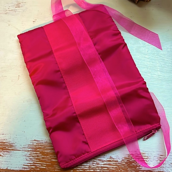 Guerlain Paris toiletry bag - Picture 3 of 5